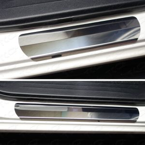 TOYOTA Hilux Black Onyx 2020 Накладки на пороги (лист зеркальный) TOYHILUX15-30