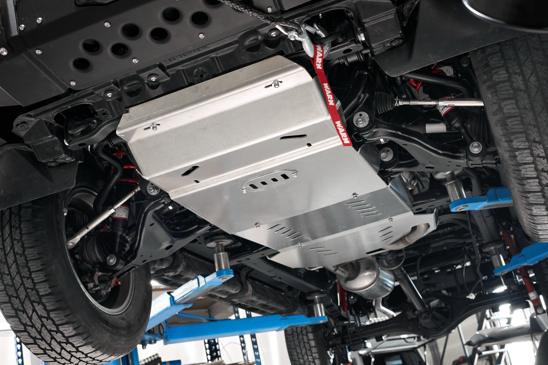 Защита картера двигателя и КПП BMS для Тойота Хайлюкс 2020-2024 4.0 л — изображение 2