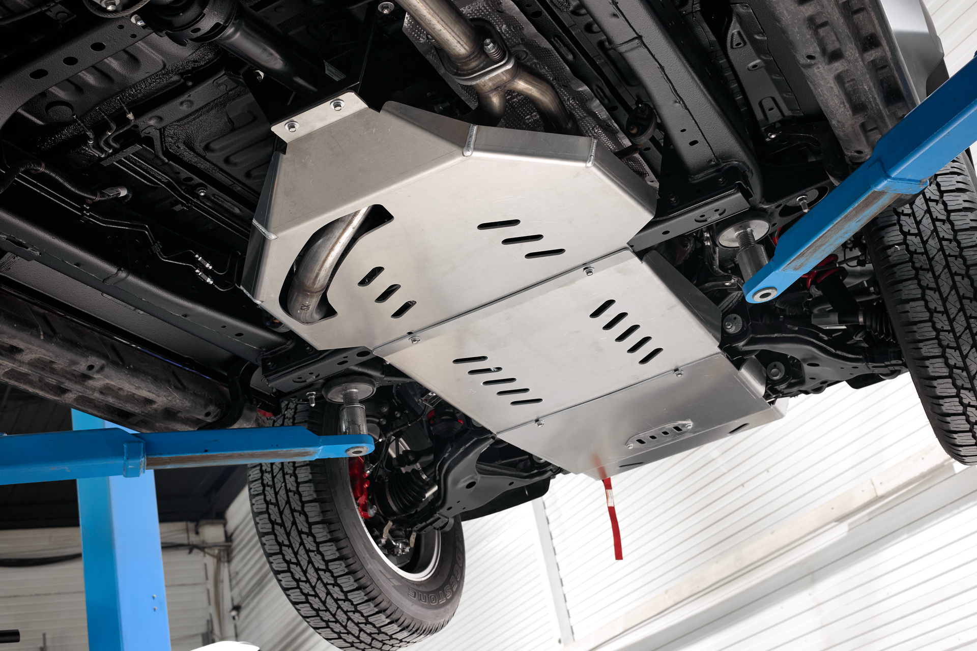 Защита картера двигателя и КПП BMS для Тойота Хайлюкс 2020-2024 4.0 л — изображение 3