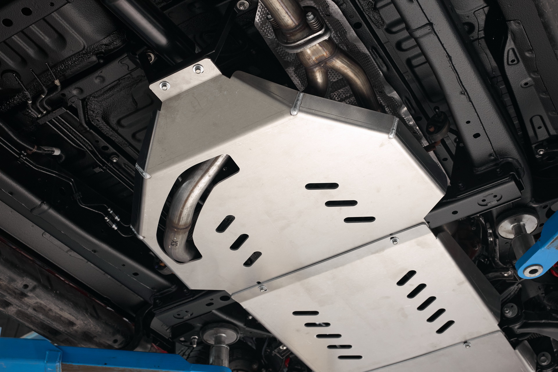 Защита картера двигателя и КПП BMS для Тойота Хайлюкс 2020-2024 4.0 л — изображение 4