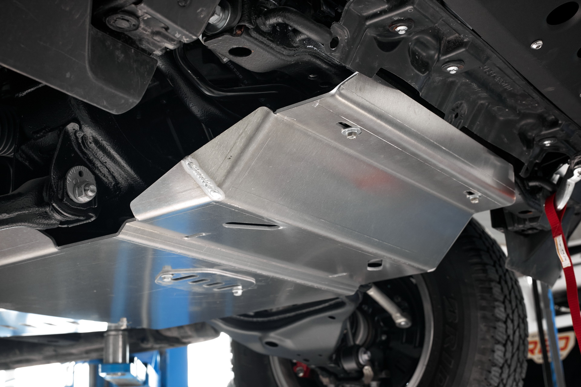 Защита картера двигателя и КПП BMS для Тойота Хайлюкс 2020-2024 4.0 л — изображение 7